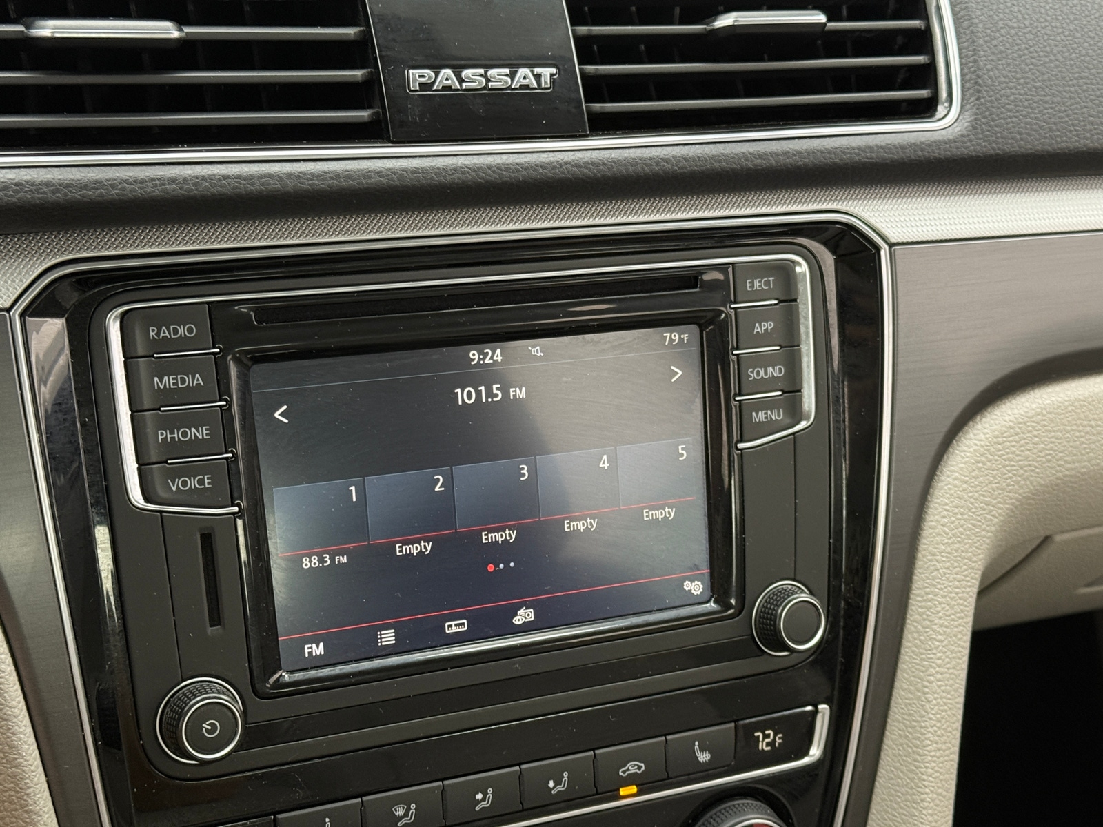 Thumbnail: 2018 Volkswagen Passat - 4