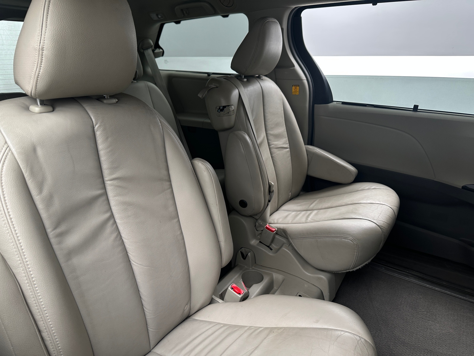 Thumbnail: 2011 Toyota Sienna - 5