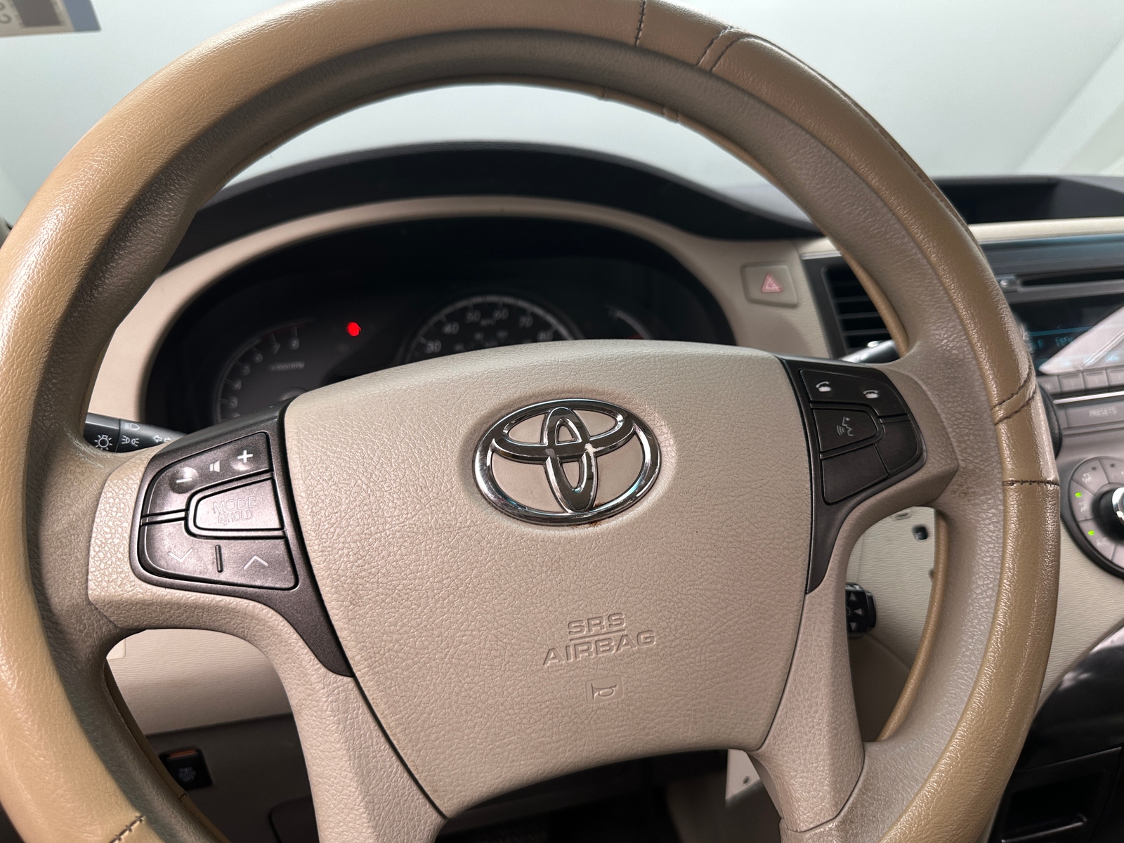Thumbnail: 2011 Toyota Sienna - 4