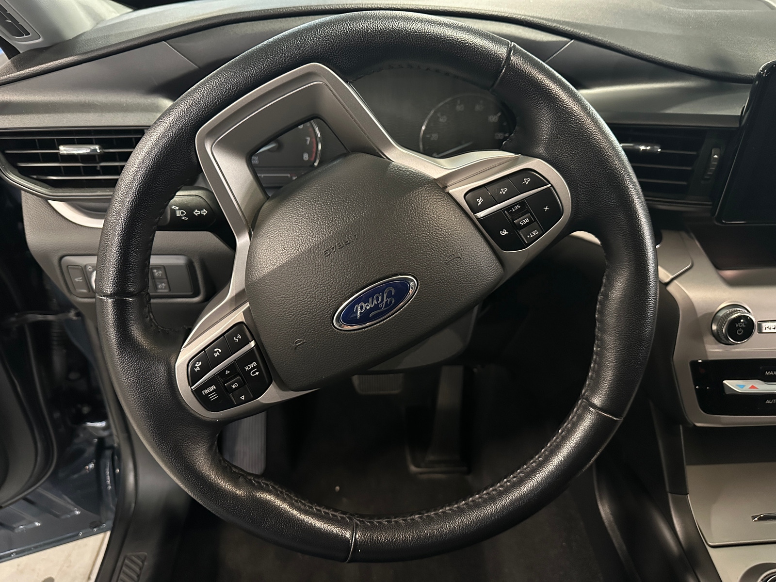 Thumbnail: 2022 Ford Explorer - 5