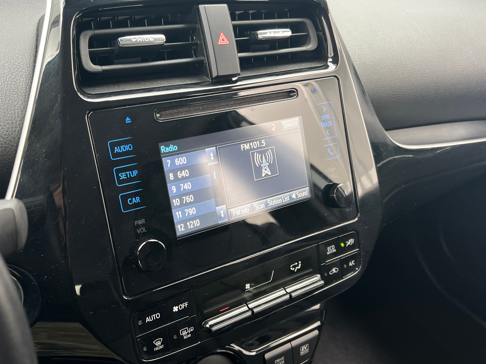 Thumbnail: 2019 Toyota Prius - 3
