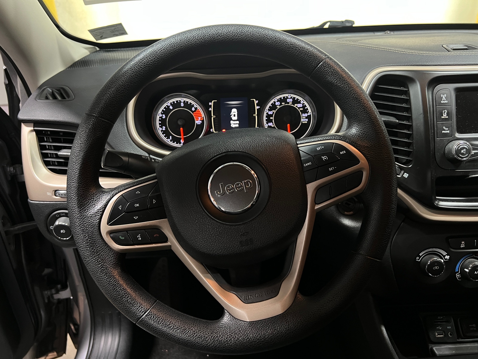 Thumbnail: 2018 Jeep Cherokee - 4