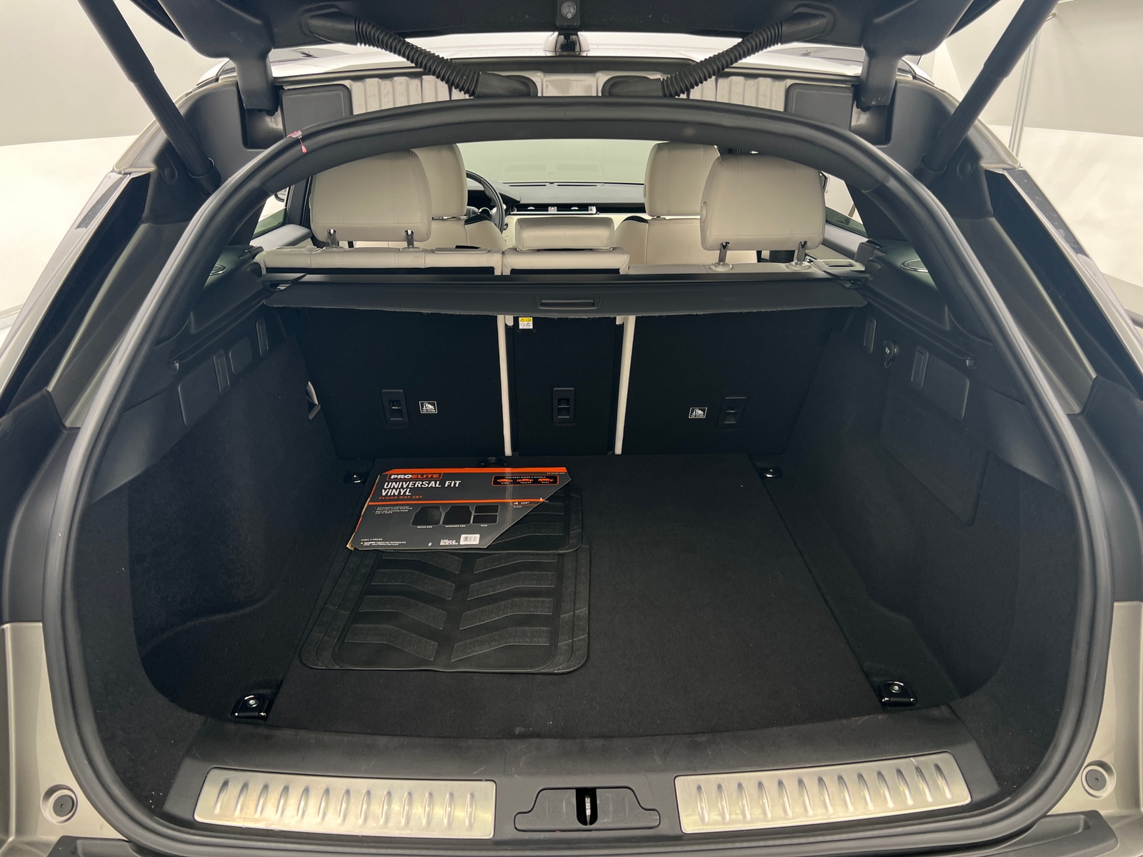 Thumbnail: 2019 Land Rover Range Rover Velar - 6
