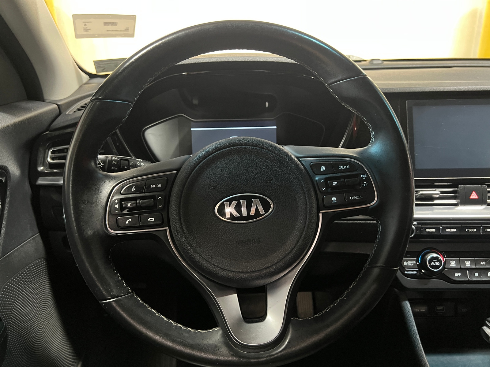 Thumbnail: 2021 Kia Niro - 4