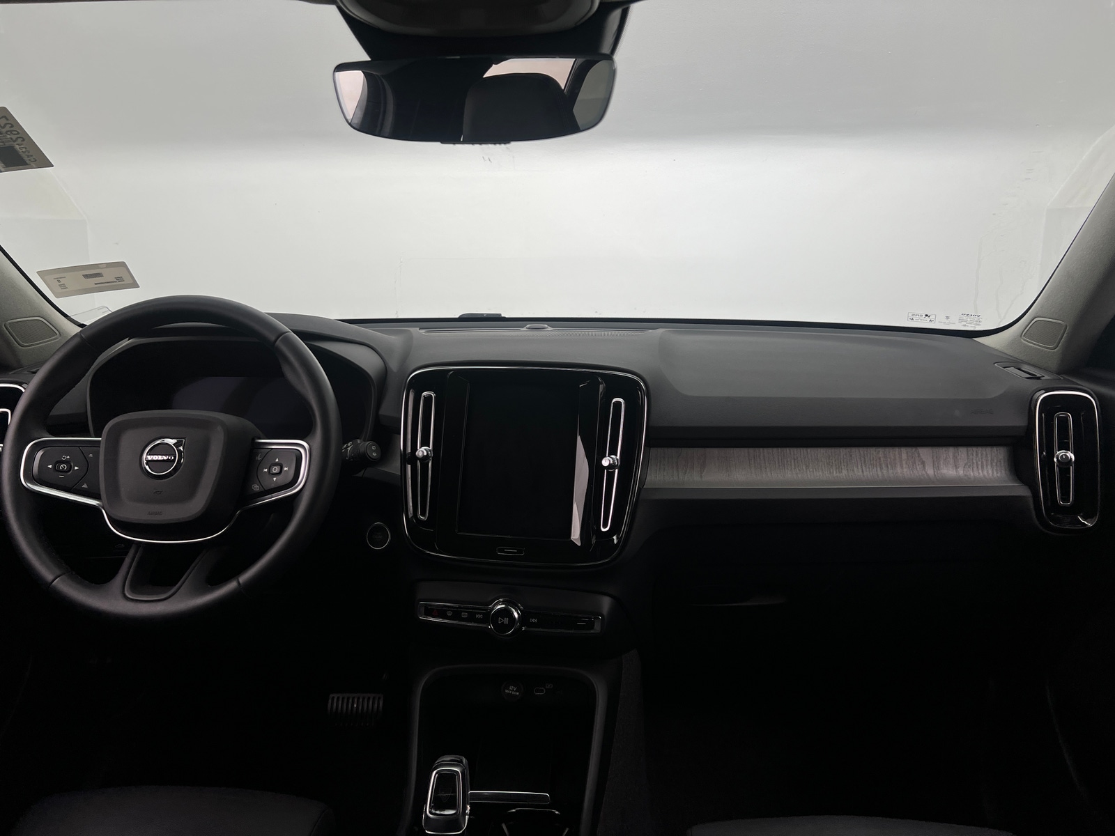 Thumbnail: 2025 Volvo XC40 - 2
