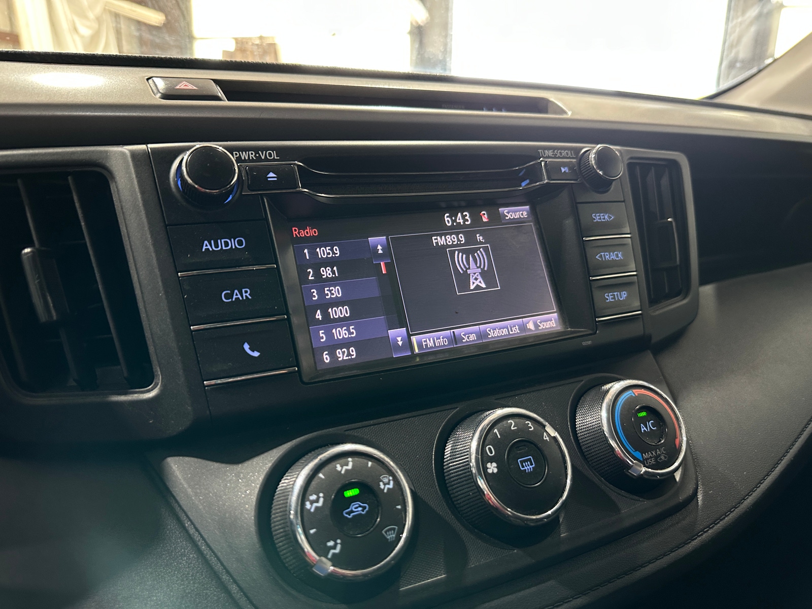 Thumbnail: 2018 Toyota RAV4 - 4