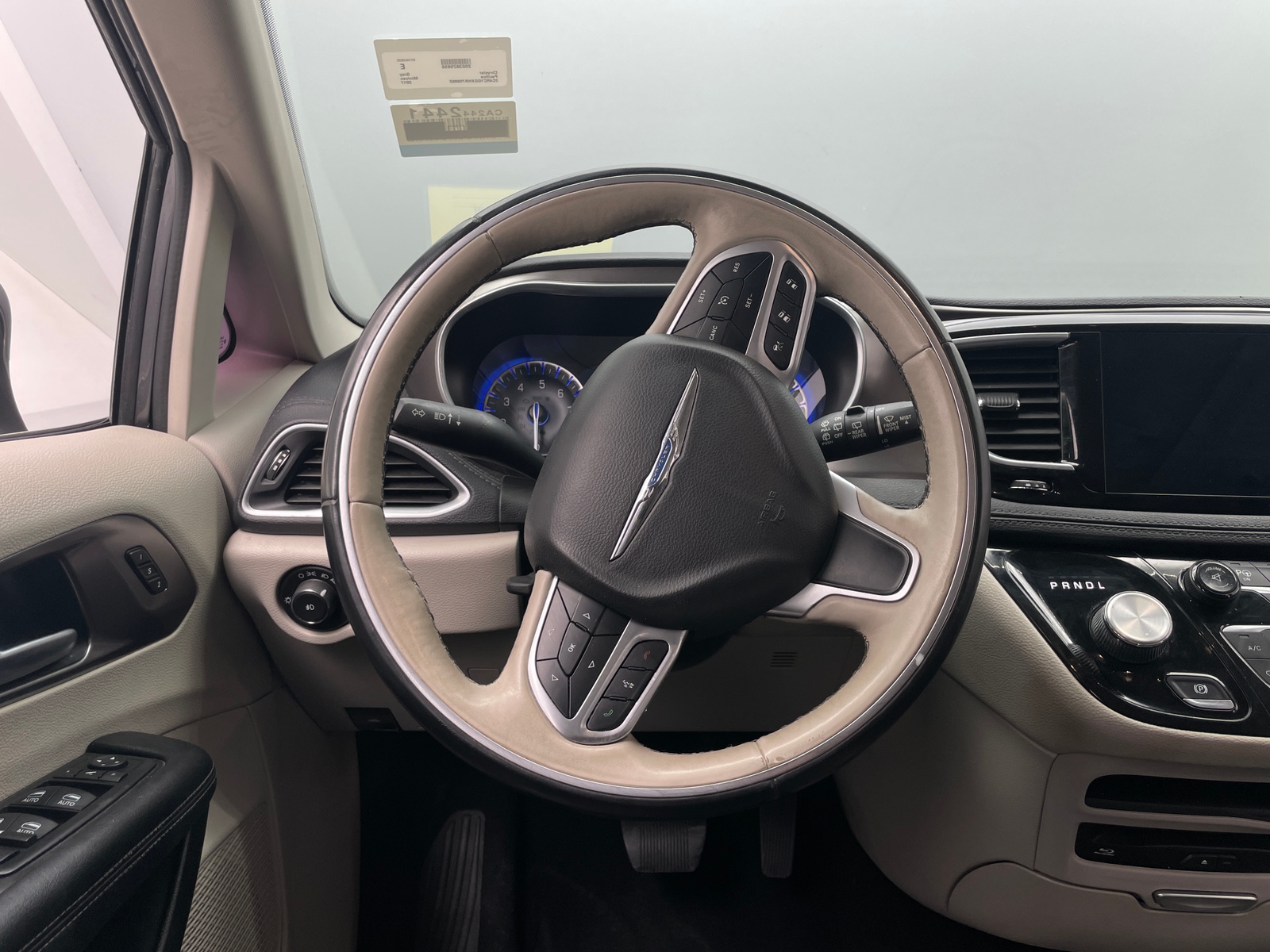 Thumbnail: 2017 Chrysler Pacifica - 4