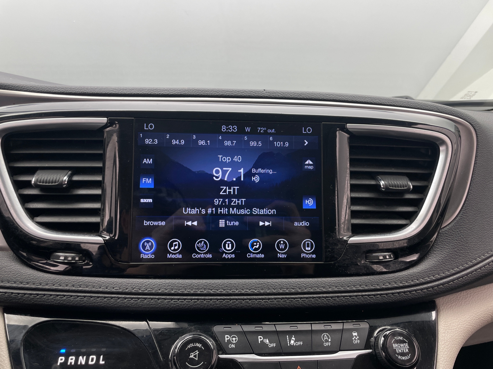 Thumbnail: 2017 Chrysler Pacifica - 3