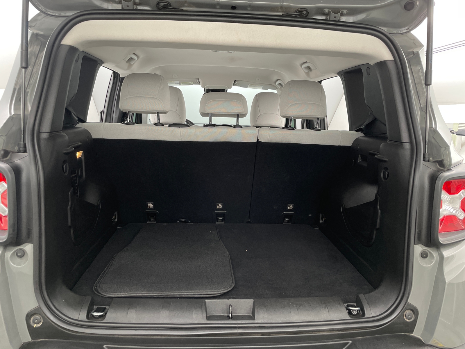 Thumbnail: 2021 Jeep Renegade - 7