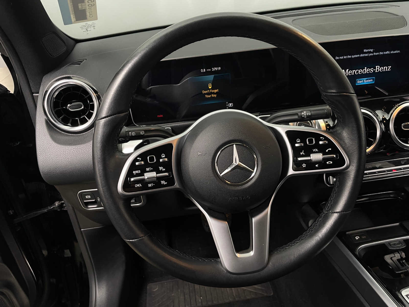 Thumbnail: 2020 Mercedes-Benz GLB - 4