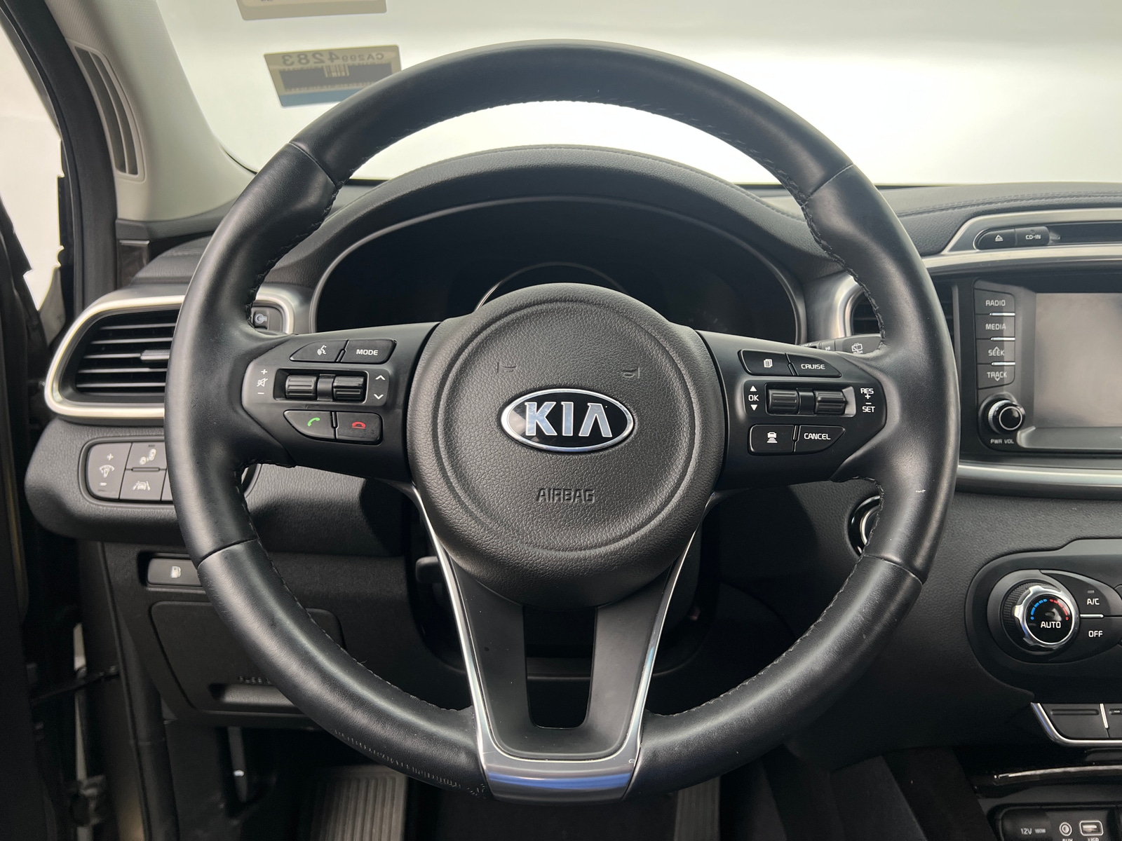 Thumbnail: 2018 Kia Sorento - 4