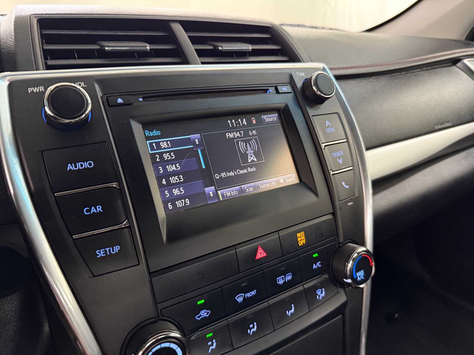 Thumbnail: 2017 Toyota Camry - 4