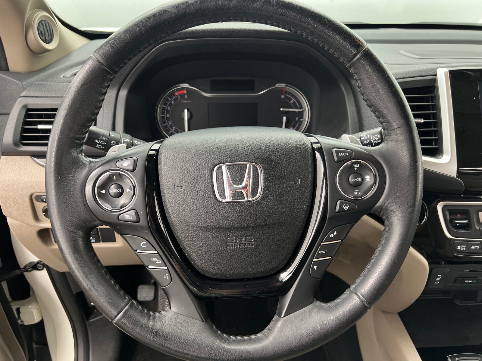 Thumbnail: 2017 Honda Pilot - 4