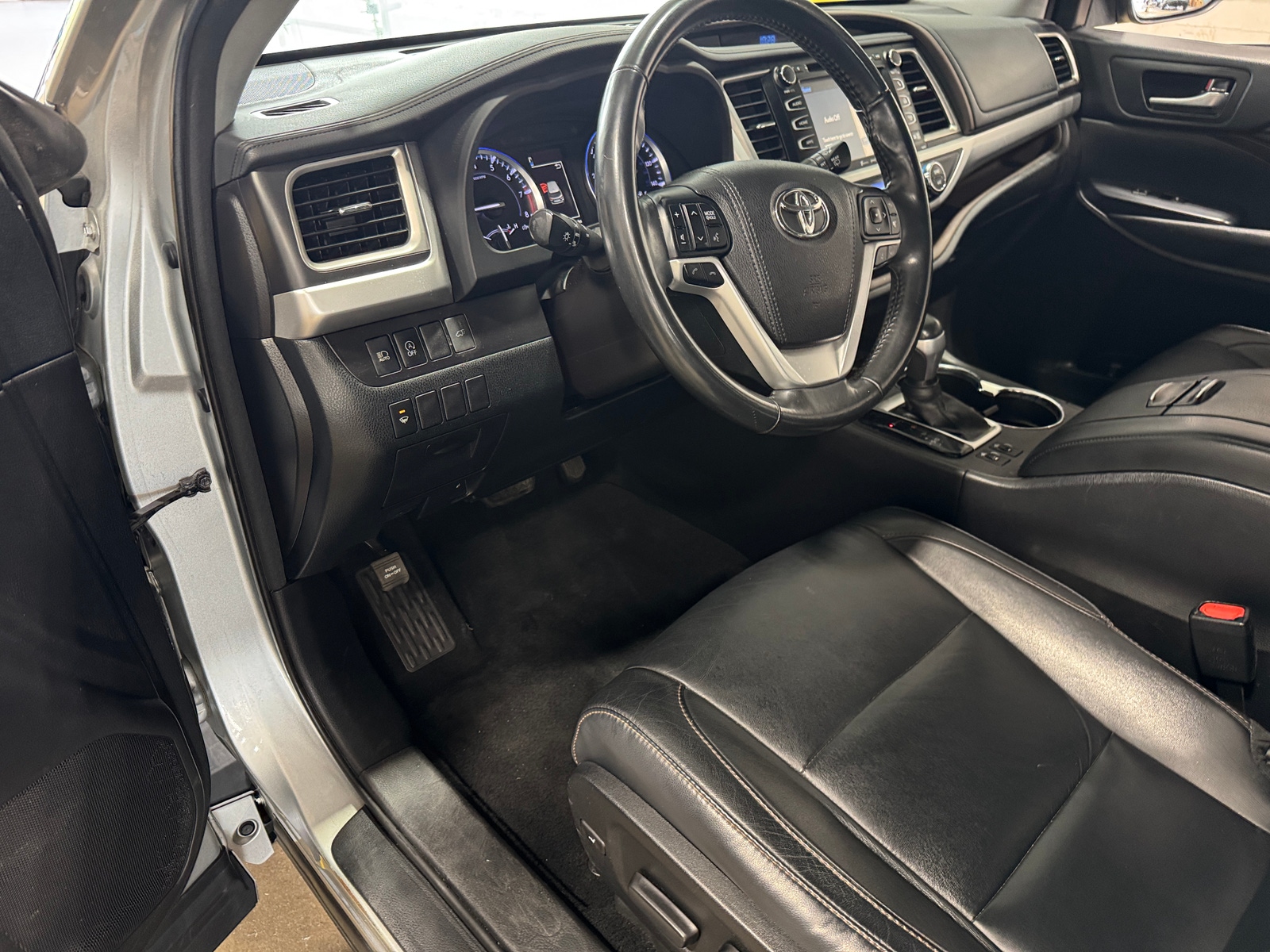 Thumbnail: 2018 Toyota Highlander - 2