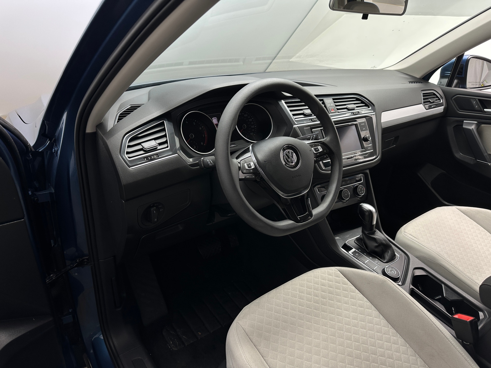 Thumbnail: 2020 Volkswagen Tiguan - 3