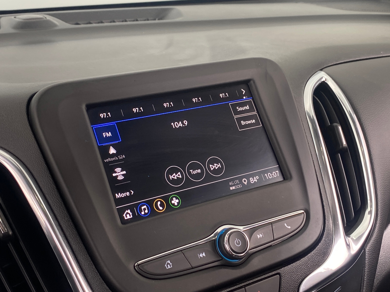 Thumbnail: 2022 Chevrolet Equinox - 4
