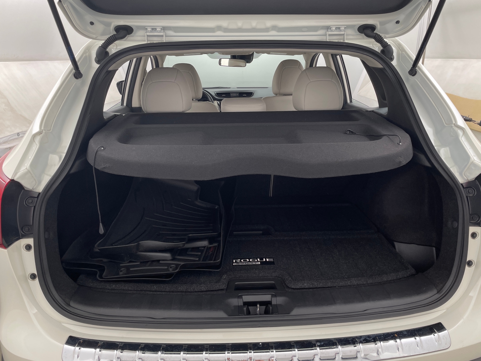 Thumbnail: 2018 Nissan Rogue Sport - 6