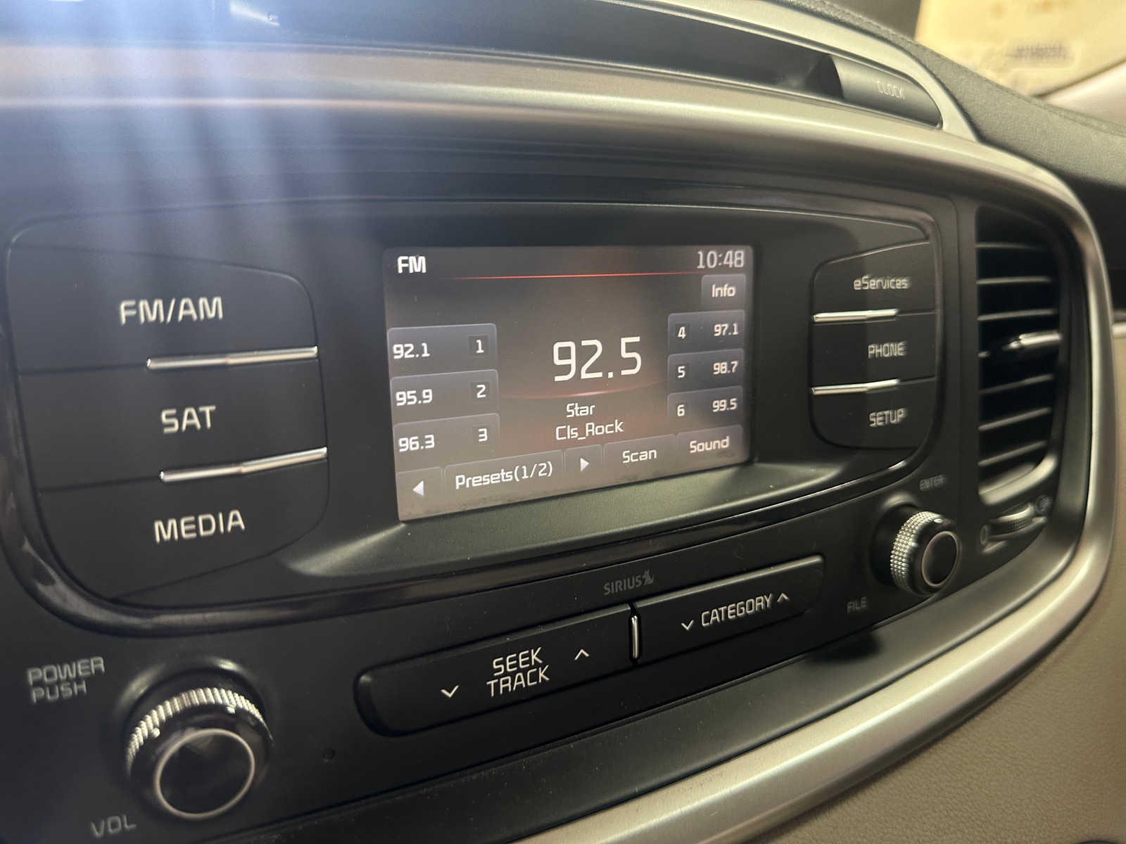 Thumbnail: 2016 Kia Sorento - 4