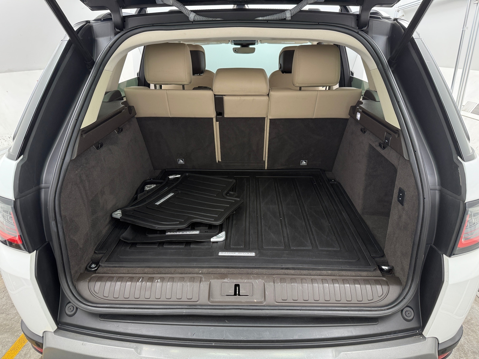Thumbnail: 2019 Land Rover Range Rover Sport - 6