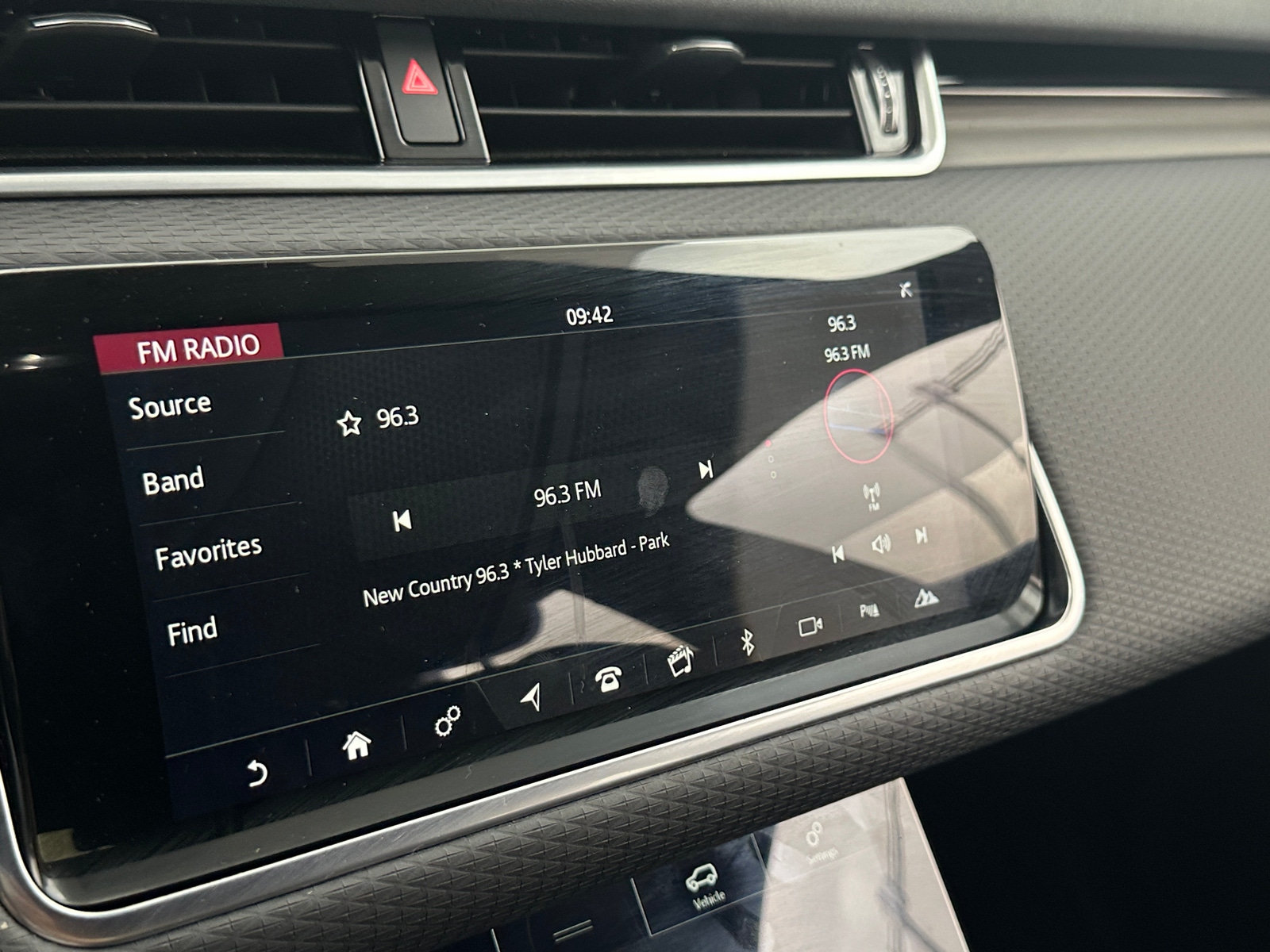 Thumbnail: 2020 Land Rover Range Rover Evoque - 3