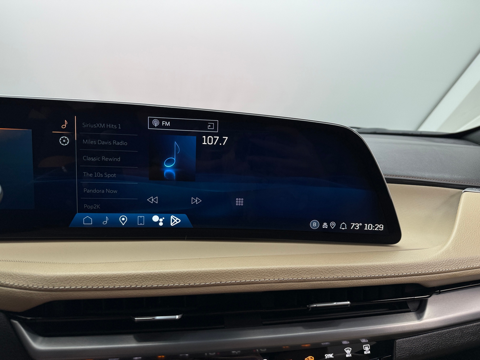 Thumbnail: 2024 Cadillac XT4 - 3