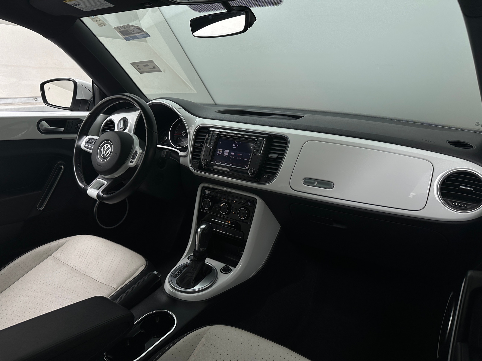 Thumbnail: 2018 Volkswagen Beetle - 2