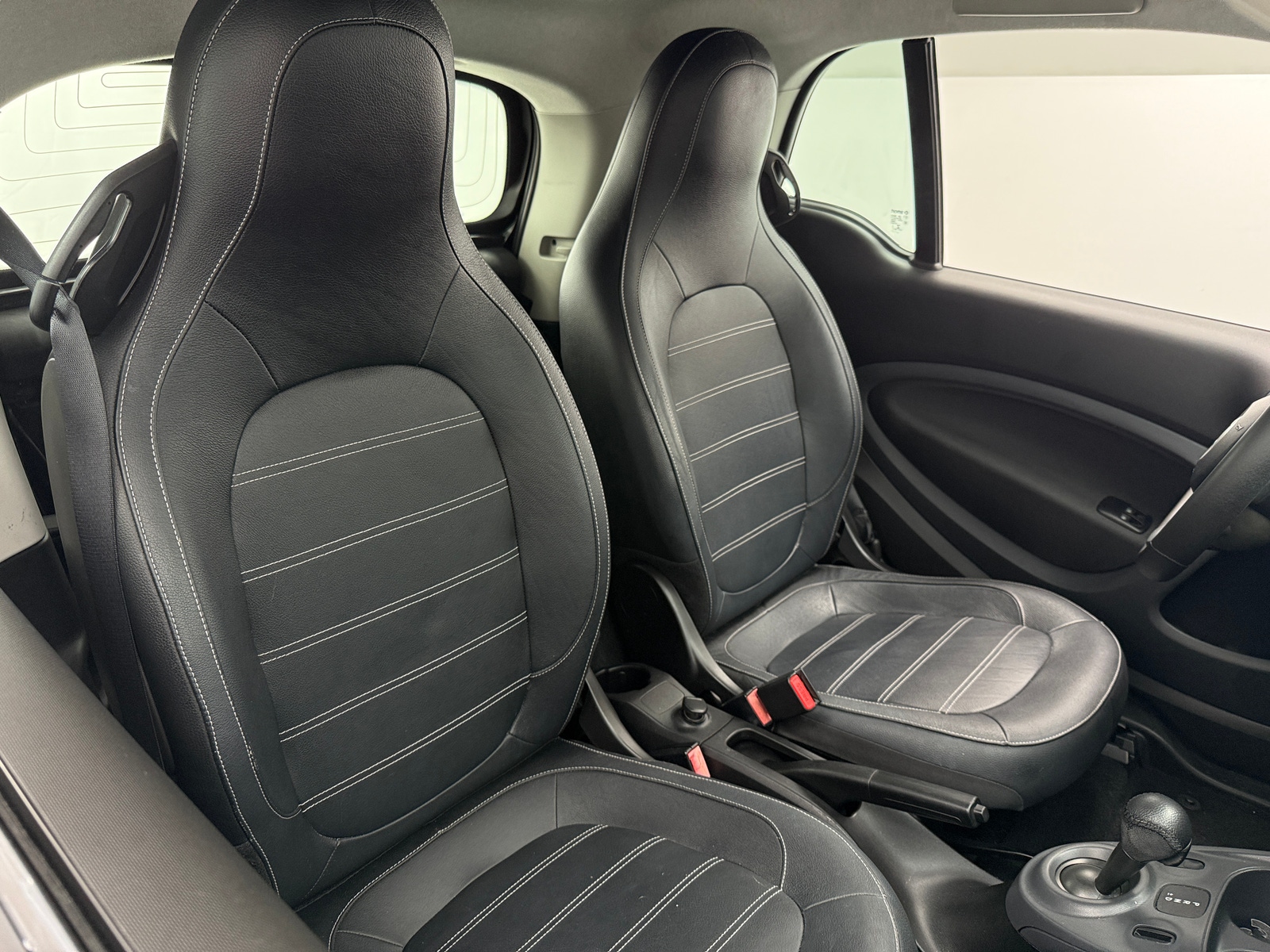 Thumbnail: 2016 smart fortwo - 2
