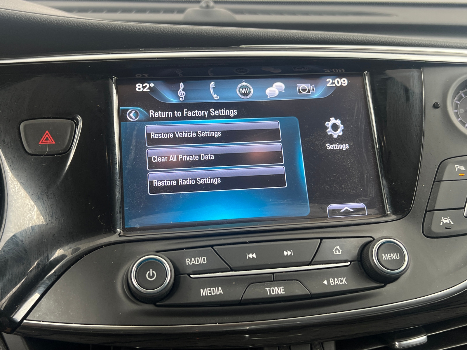 Thumbnail: 2017 Buick Envision - 3