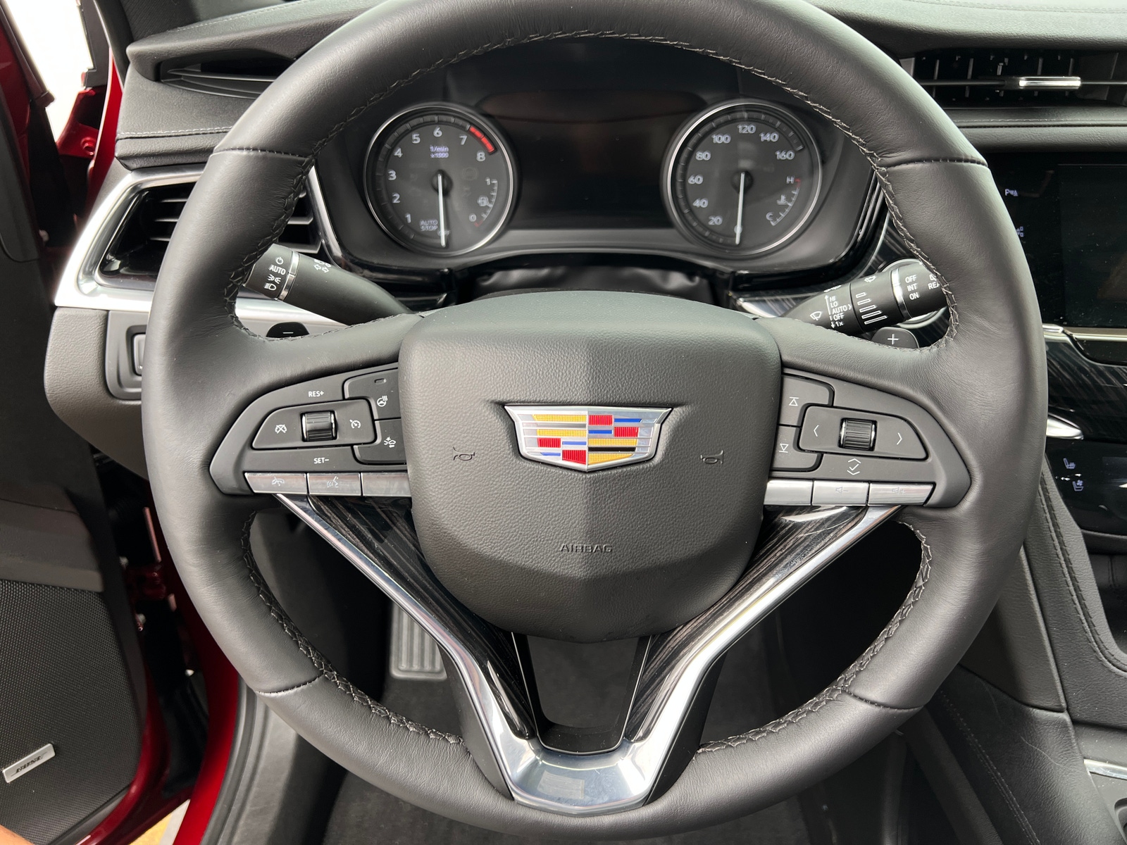 Thumbnail: 2023 Cadillac XT6 - 4