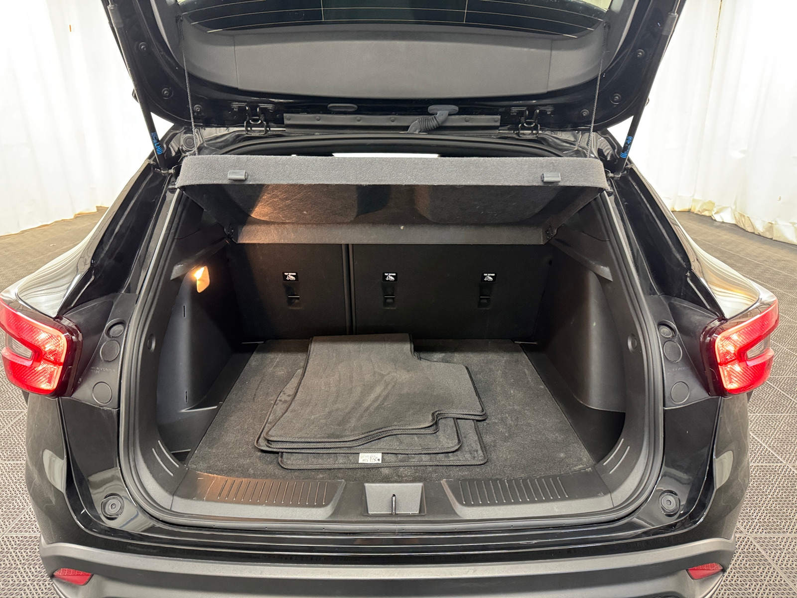 Thumbnail: 2024 Chevrolet Trax - 6