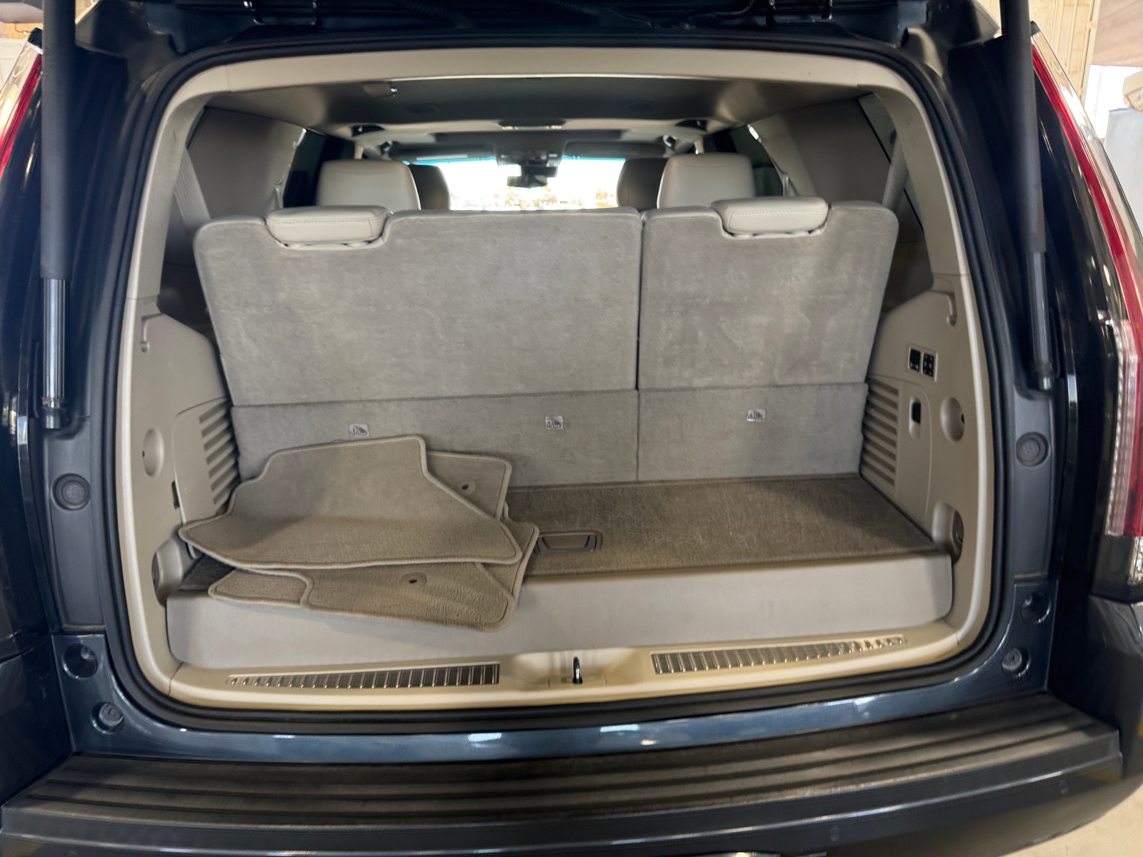 Thumbnail: 2019 Cadillac Escalade - 6