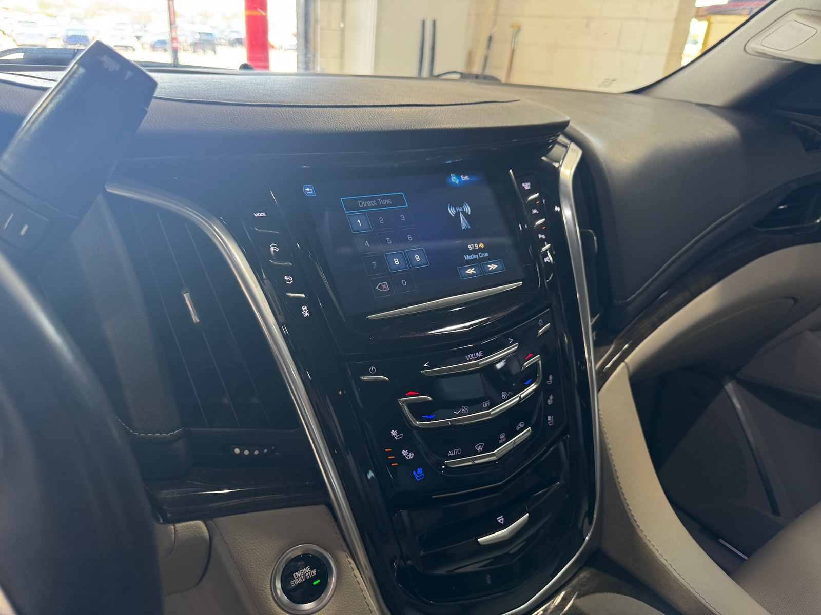 Thumbnail: 2019 Cadillac Escalade - 3