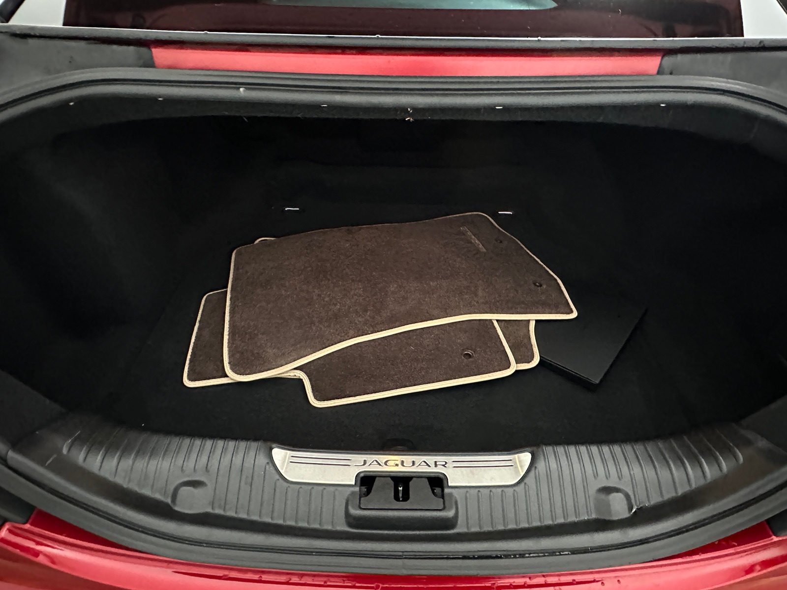 Thumbnail: 2016 Jaguar XJ - 6