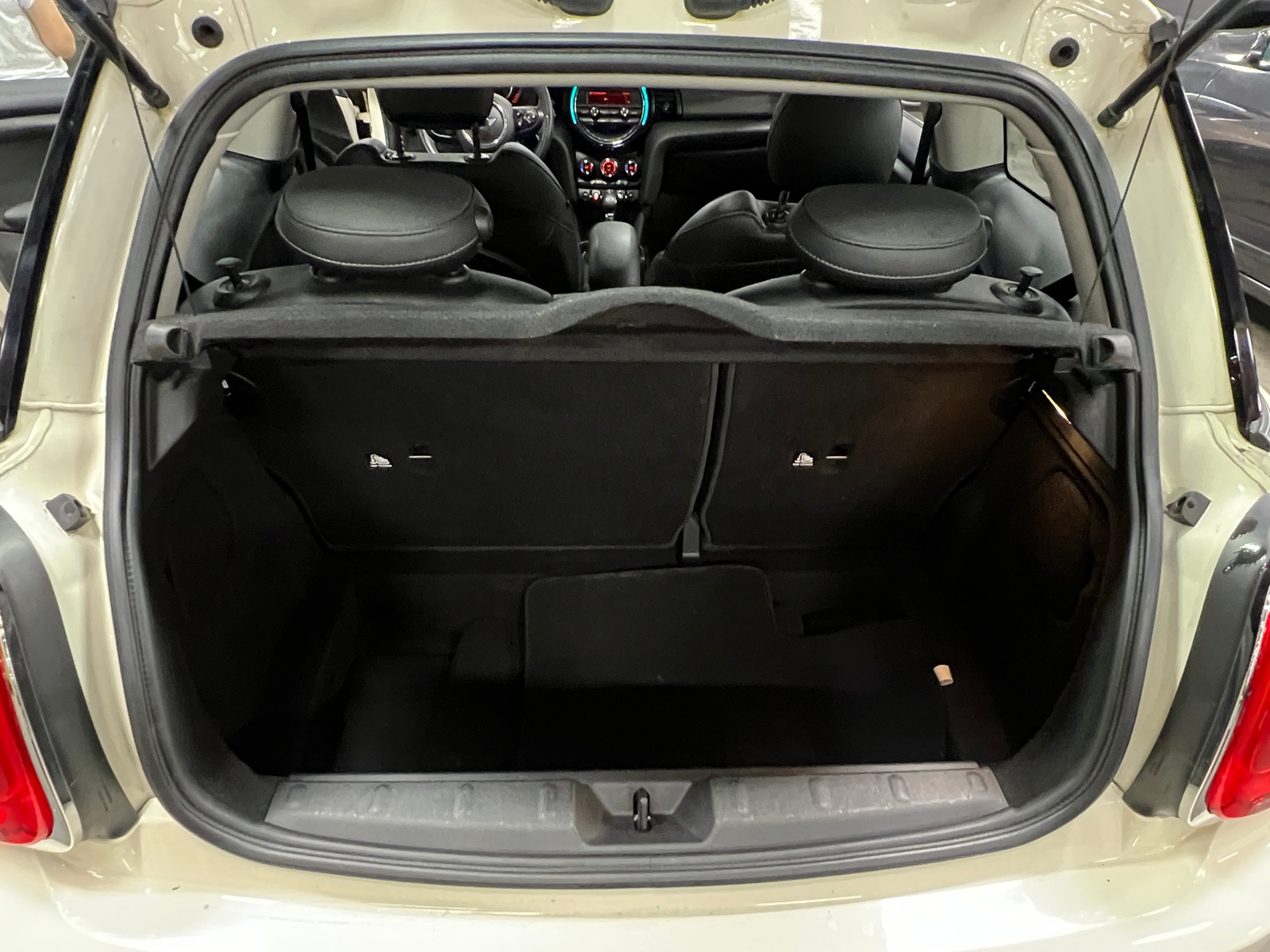 Thumbnail: 2016 MINI Cooper Hardtop - 6