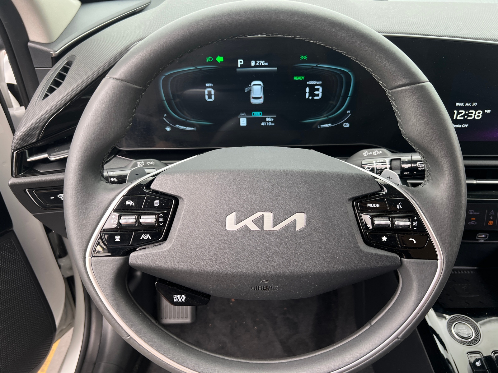 Thumbnail: 2023 Kia Niro - 4