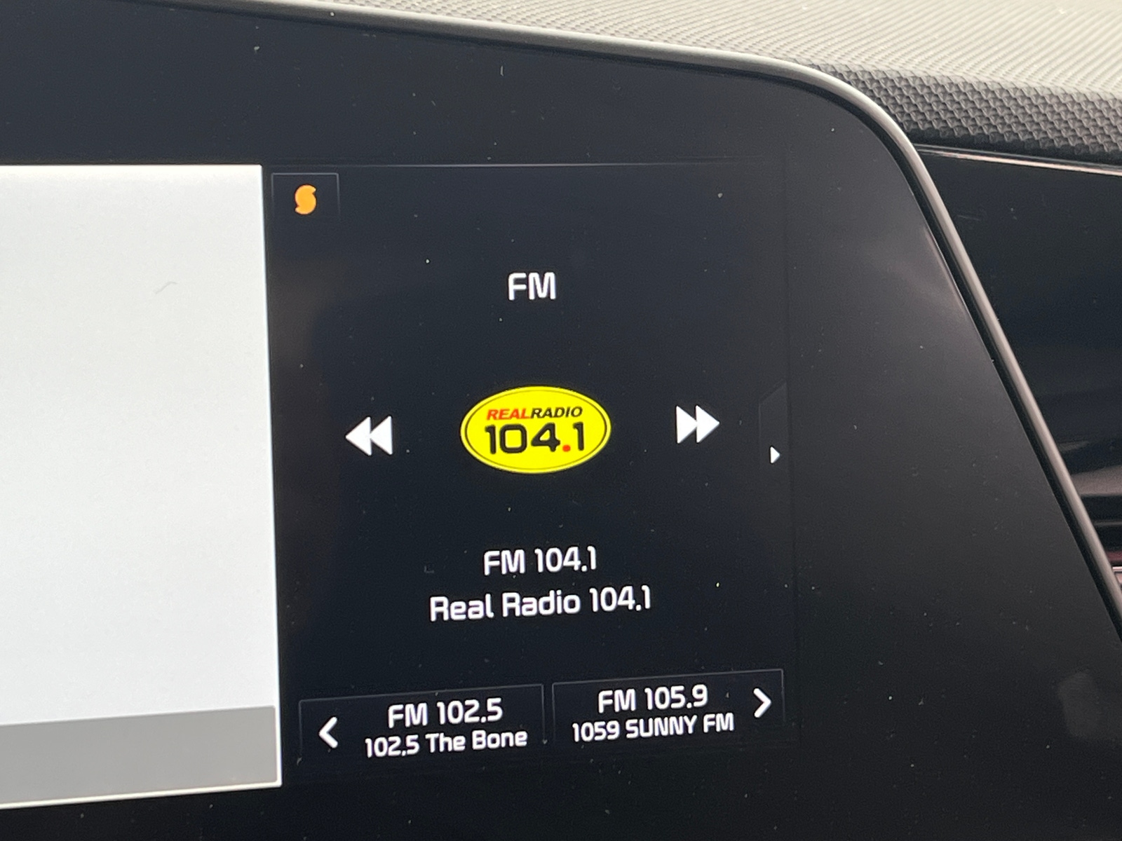 Thumbnail: 2023 Kia Niro - 3