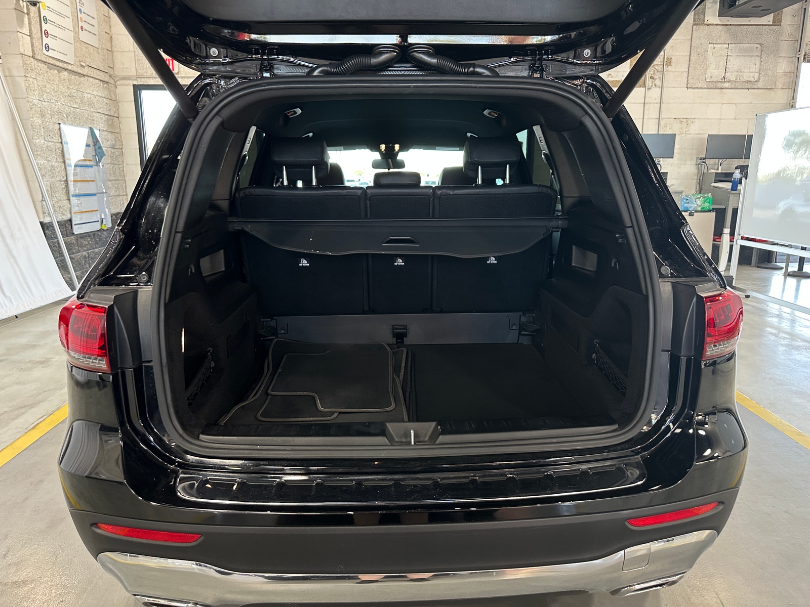 Thumbnail: 2021 Mercedes-Benz GLB - 6