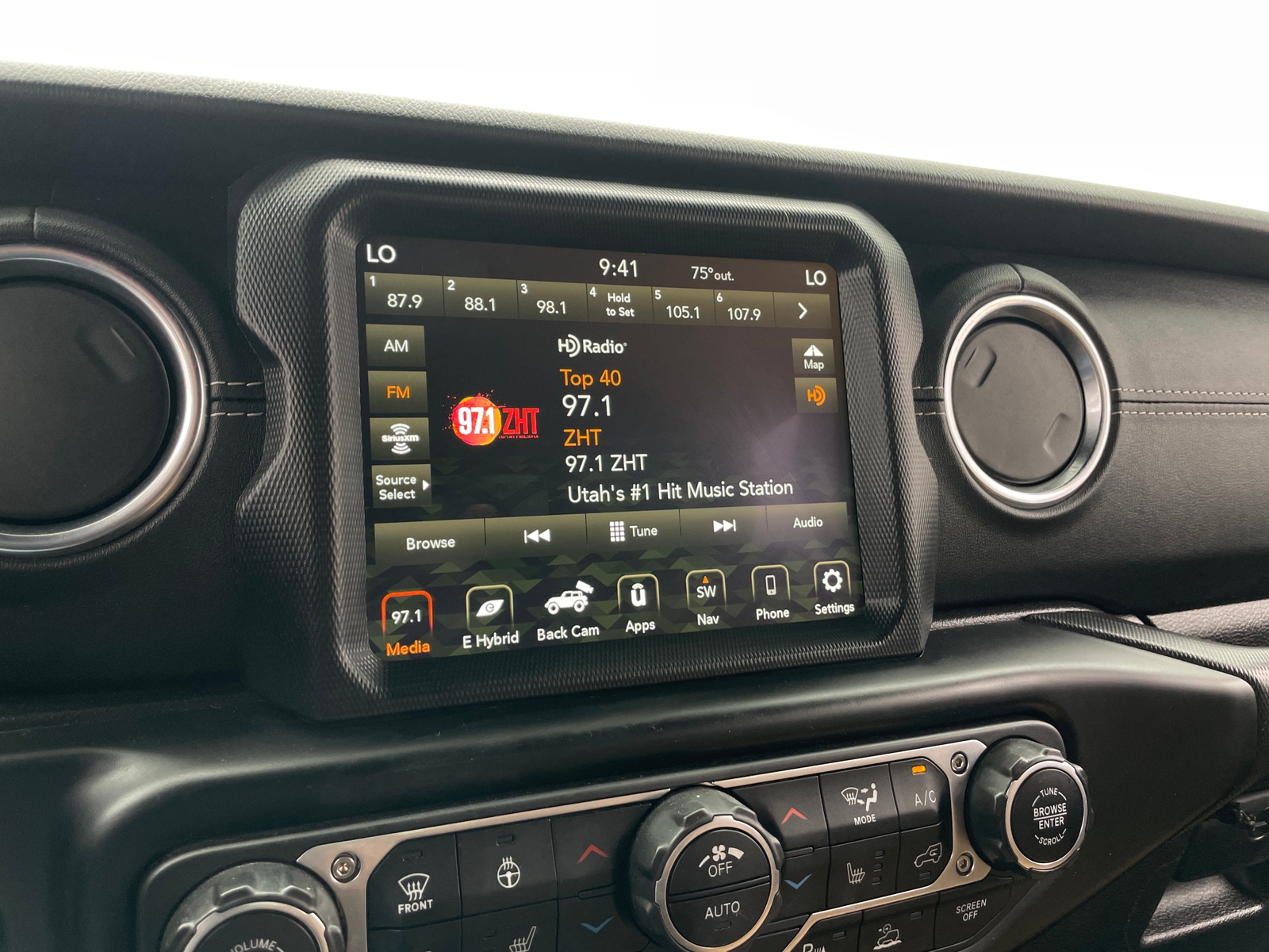 Thumbnail: 2022 Jeep Wrangler - 3