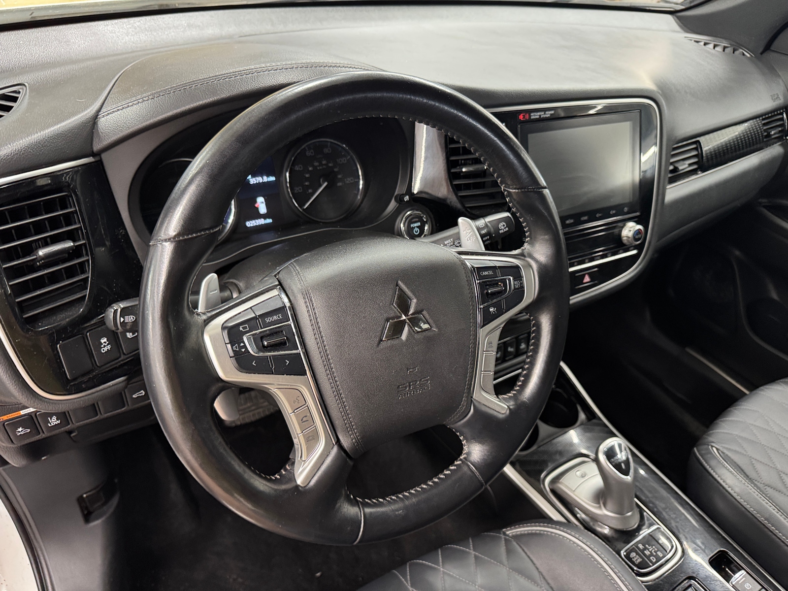 Thumbnail: 2022 Mitsubishi Outlander - 2