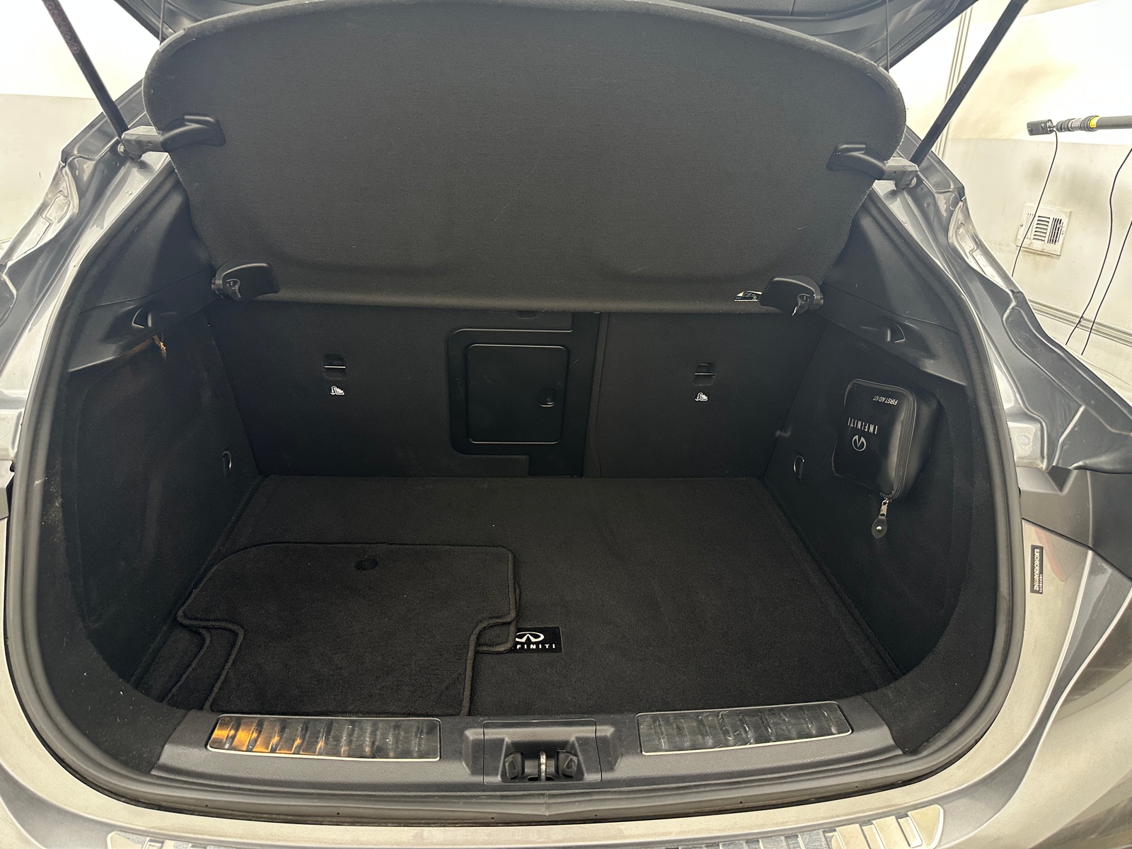 Thumbnail: 2019 INFINITI QX30 - 6