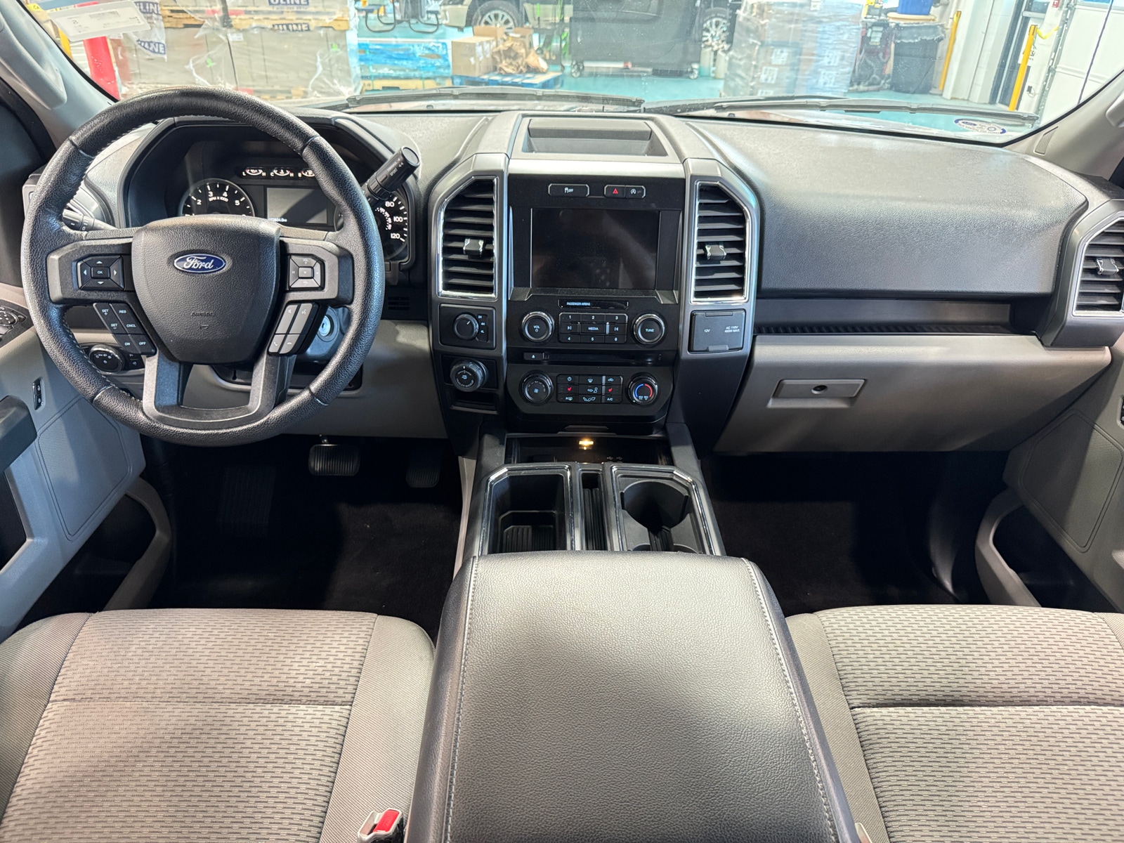 Thumbnail: 2016 Ford Econoline - 3