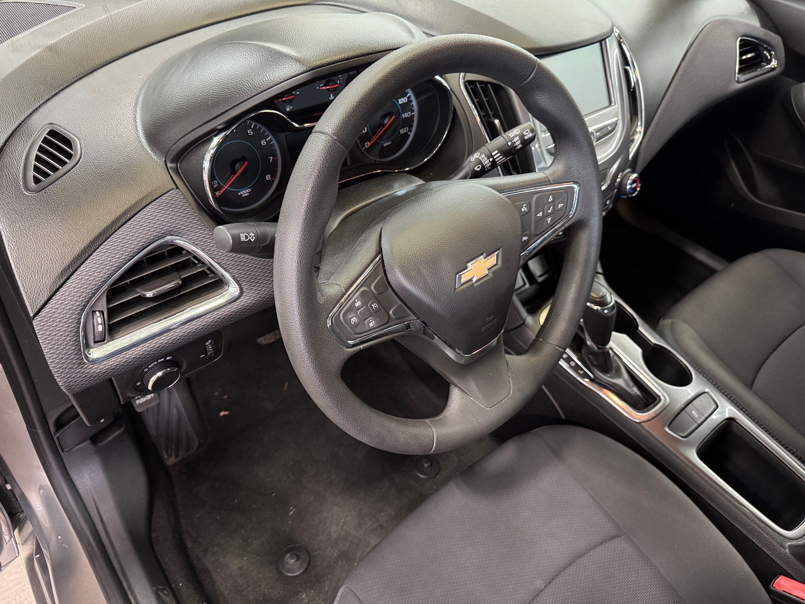 Thumbnail: 2017 Chevrolet Cruze - 3