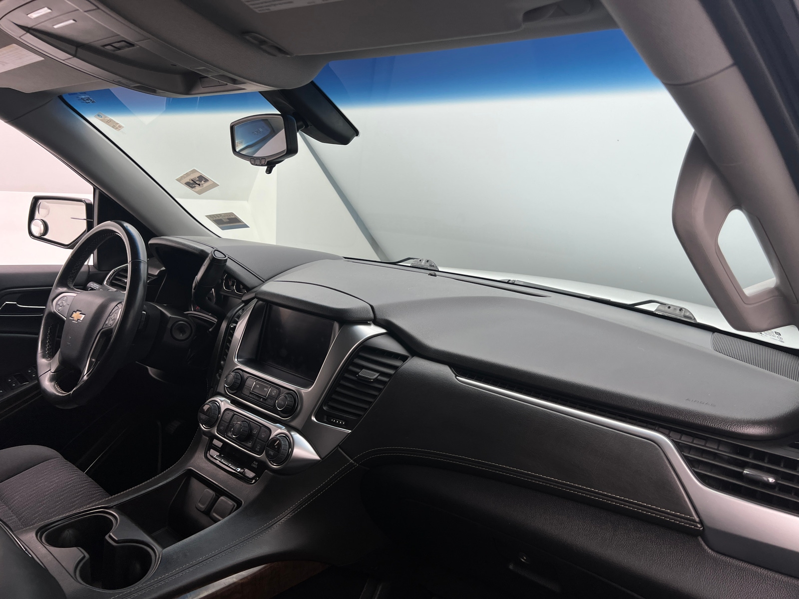 Thumbnail: 2019 Chevrolet Suburban - 3