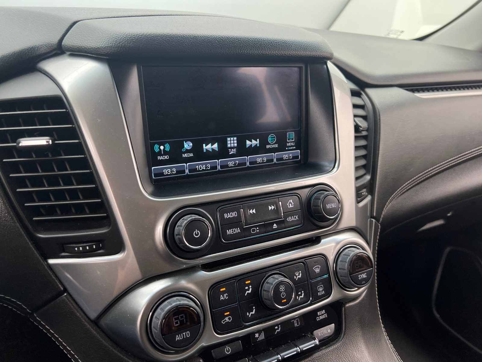 Thumbnail: 2019 Chevrolet Suburban - 4