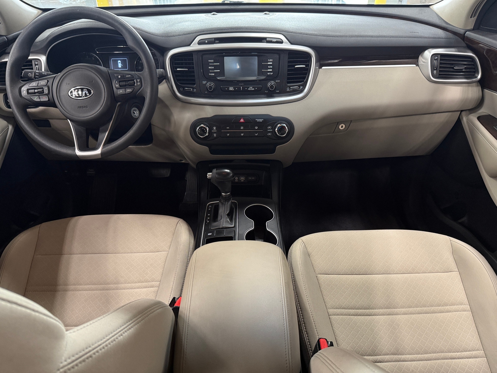 Thumbnail: 2016 Kia Sorento - 3