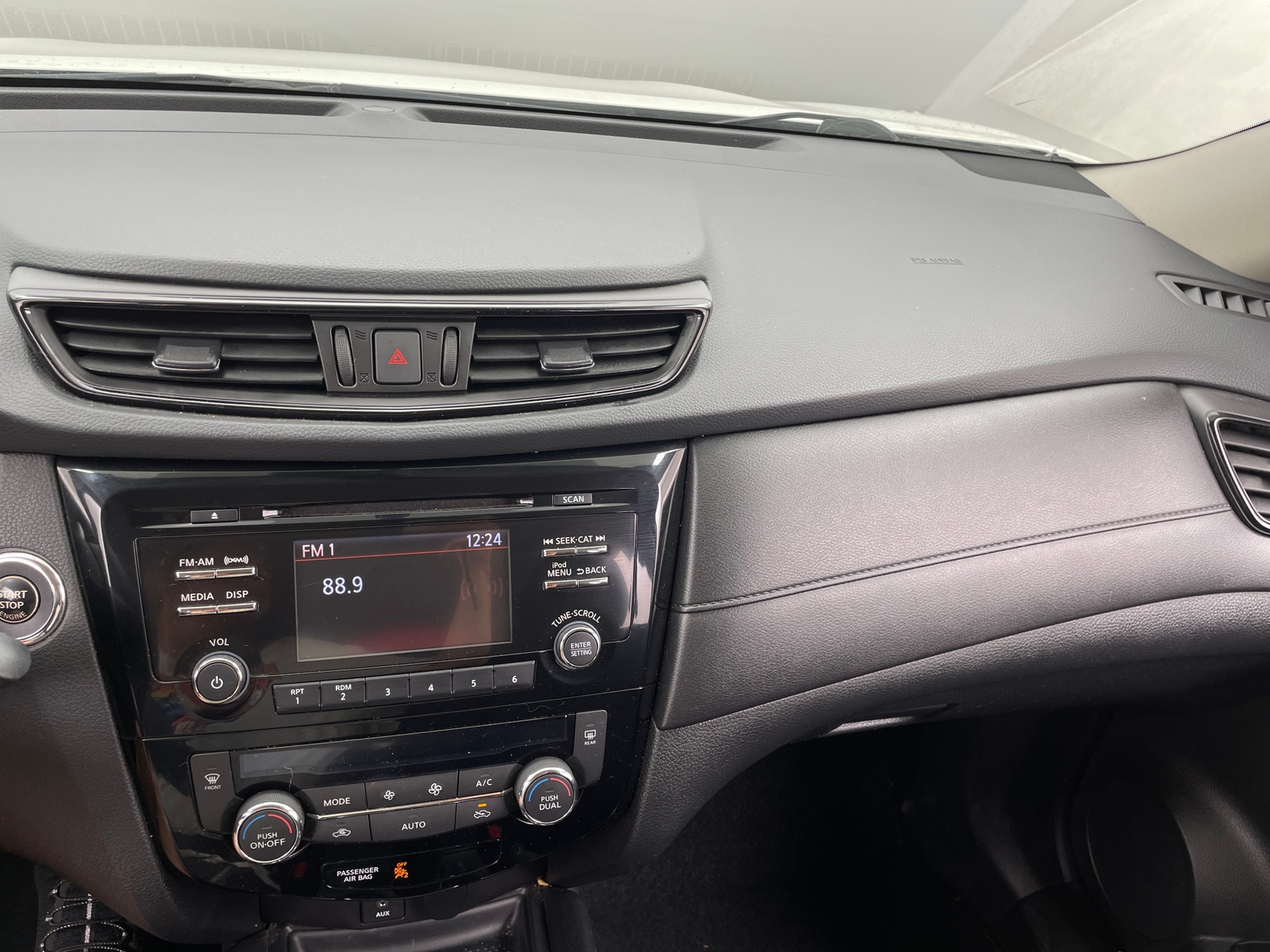 Thumbnail: 2017 Nissan Rogue - 4