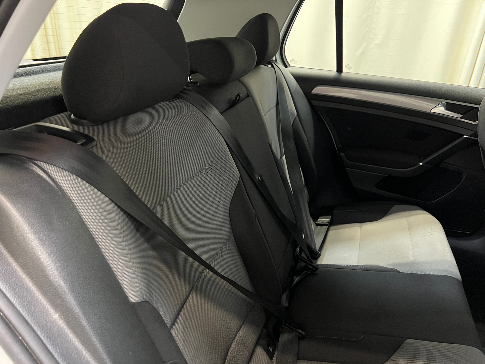 Thumbnail: 2016 Volkswagen e-Golf - 5
