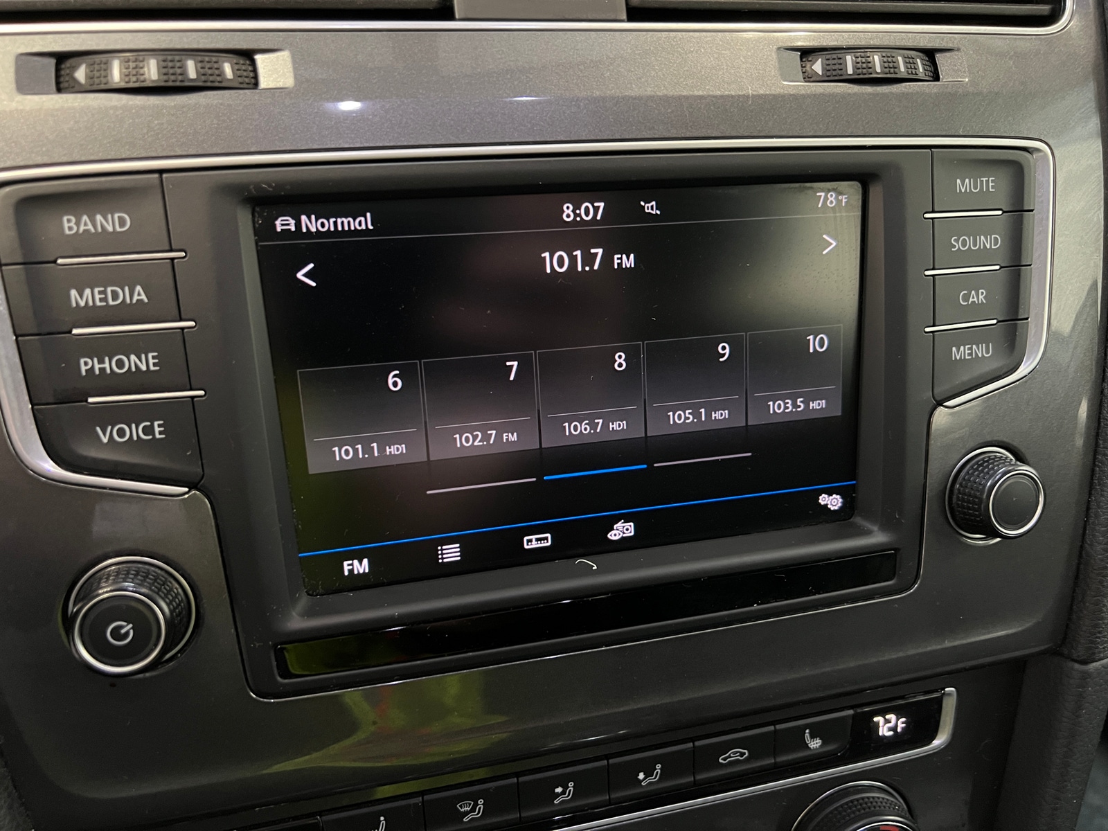 Thumbnail: 2016 Volkswagen e-Golf - 4