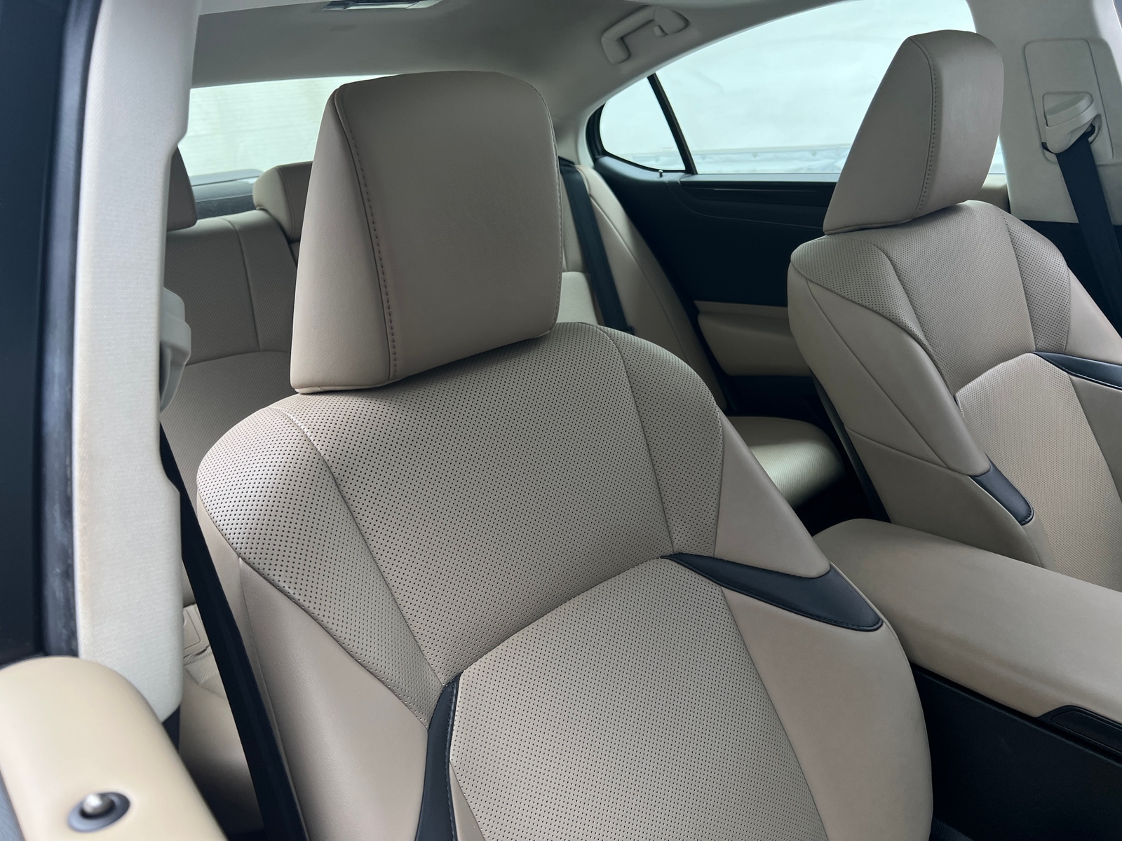 Thumbnail: 2019 Lexus ES - 2