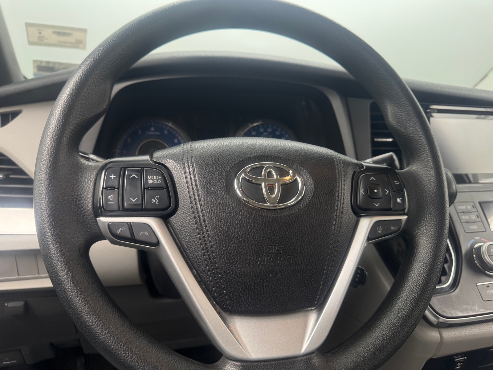 Thumbnail: 2019 Toyota Sienna - 5